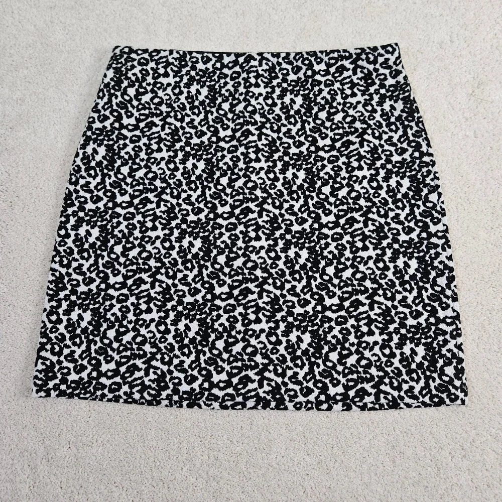 NWT's Women's Express Black White Animal Print Mini Skirt Classic Stretch Size M